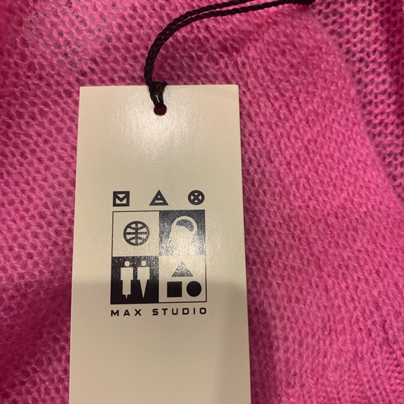 Max Studio 100% Cashmere Pink Long Scarf NWT - Picture 3 of 4